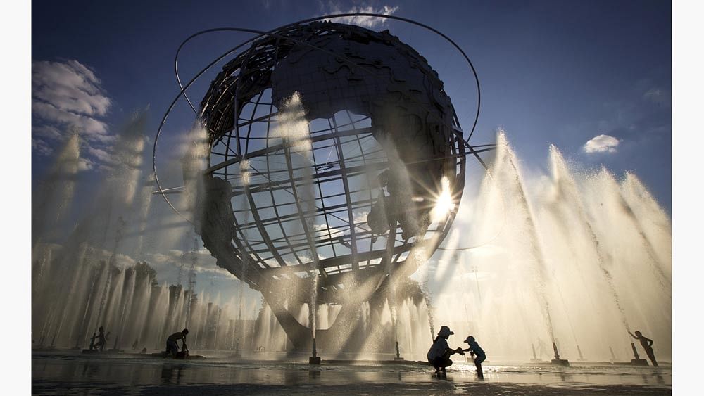 The Unisphere is pictured in the late day sun as people play in the water just outside the grounds of the U.S Open tennis championships in the Queens borough of New York, August 28, 2015. Photo: Reuters