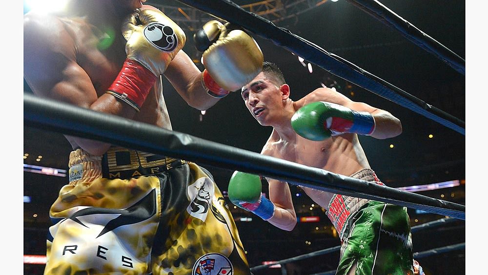Leo Santa Cruz and Albert in their WBC Diamond and WBA Featherweight Championship. Photo: Reuters