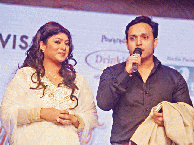 Shabnur appears in public first time with her husband Anik Mahmud at Manna Festival on Friday. Photo: Prothom Alo