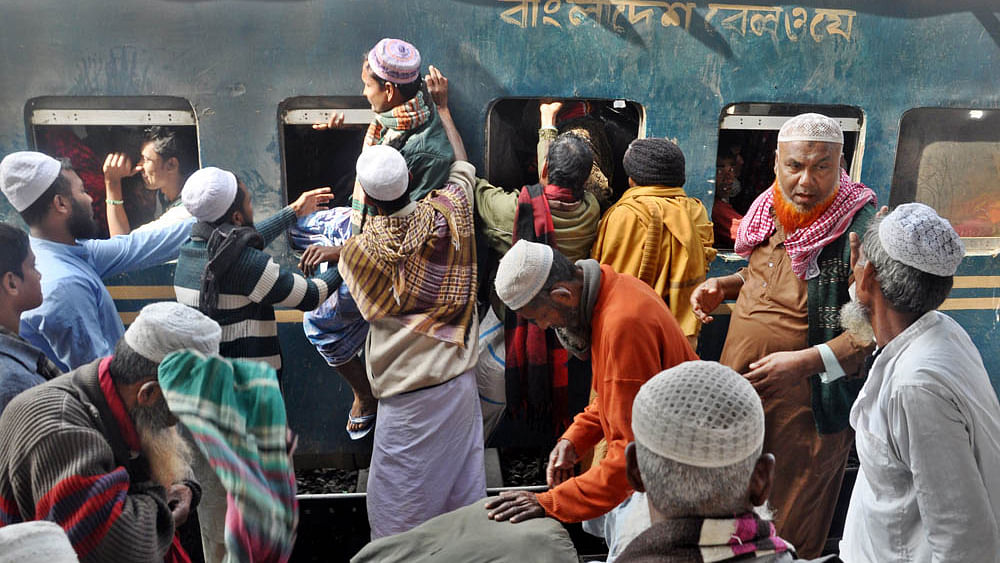 Muslim devotees trying to board a train to attend the first phrase of Biswa Ijtema begins on Friday. Photo: Focus Bangla