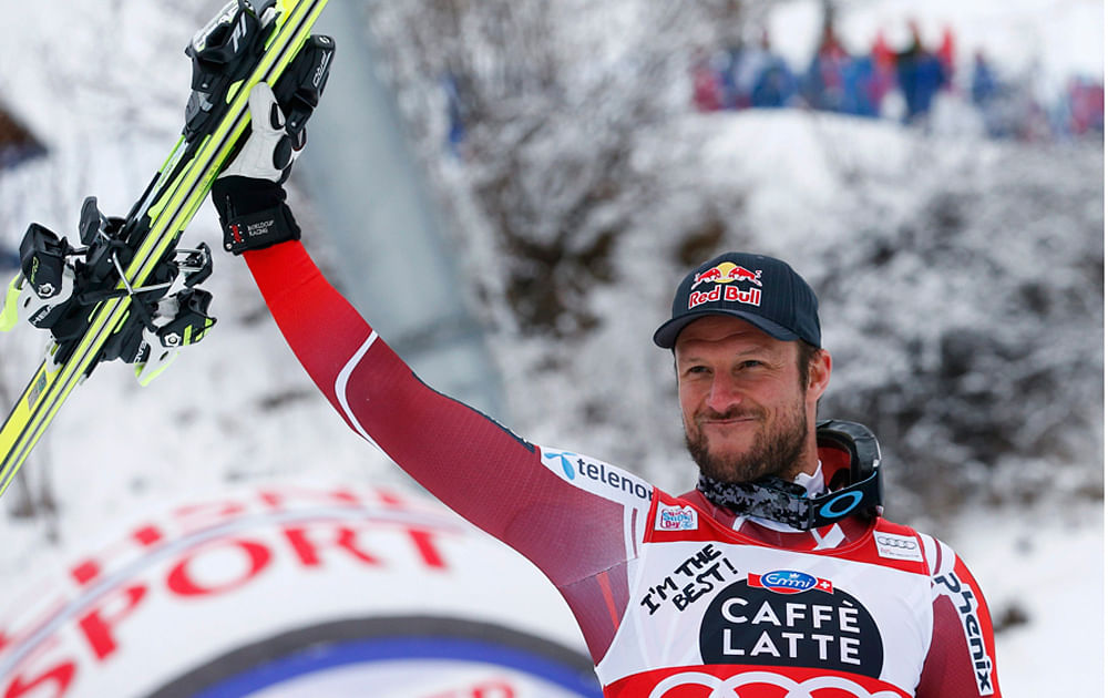 Winner Aksel Lund Svindal of Norway waves during the award ceremony for the men`s Alpine Skiing World Cup downhill race in Wengen, Switzerland January 16, 2016. Photo: Reuters