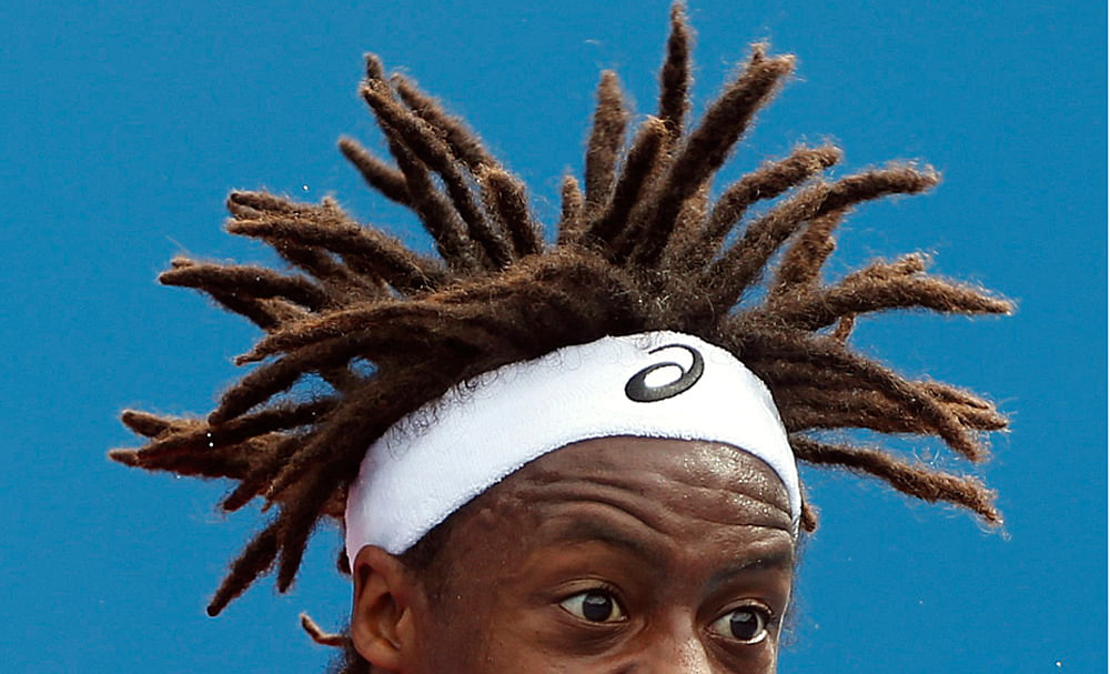 France`s Gael Monfils serves during his first round match against Japan`s Yuichi Sugita at the Australian Open tennis tournament at Melbourne Park, Australia, January 19, 2016. Photo: Reuters