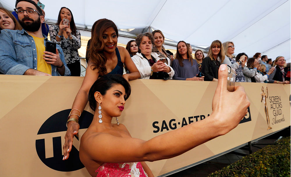 Indian actress Priyanka Chopra takes a photo with a fan during the 22nd Screen Actors Guild Awards in Los Angeles, California January 30, 2016. Photo: Reuters