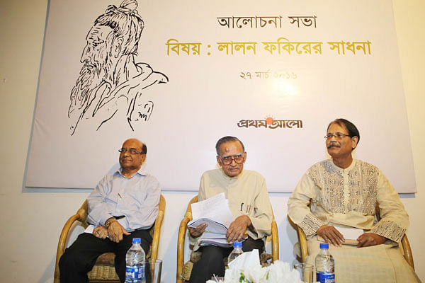 Bangla Academy director general and folklorist Prof Shamsuzzaman Khan (L), Muchkund Dubey (M) and Prof Abul Hasan Chowdhur (R) at the programme styled 'Devotion of Lalon Shah' at Bengal Shilpalaya in the capital on Saturday. Photo: Prothom Alo