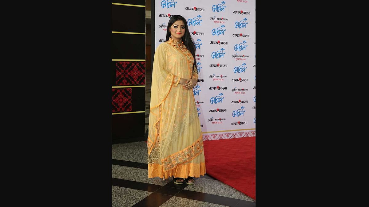 Close Up 1 celebrity singer Salma framed on the red carpet. Photo: Zahidul Karim