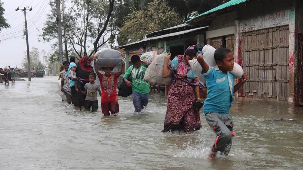 People look for shelter as tidal surge submerged residential areas of Cox’s Bazar town. Photo: Focus Bangla