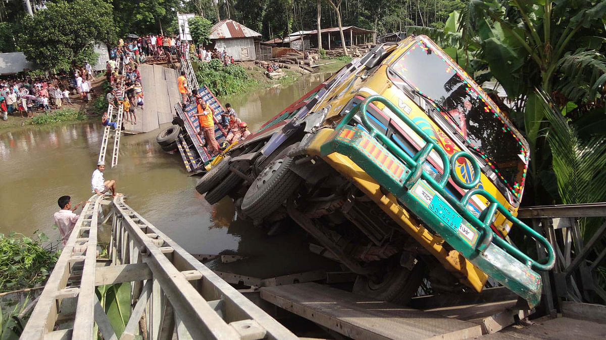 Both stone-laden trucks fell into the canal as the bridge collapsed in Pirojpur. Photo: AKM Faisal