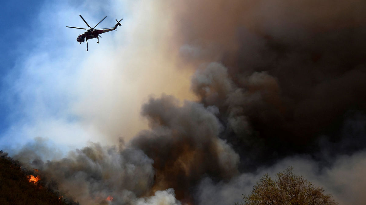 Fire fighters battle the Sand Fire in the Angeles National Forest near Los Angeles, California, US on Monday. Photo: Reuters