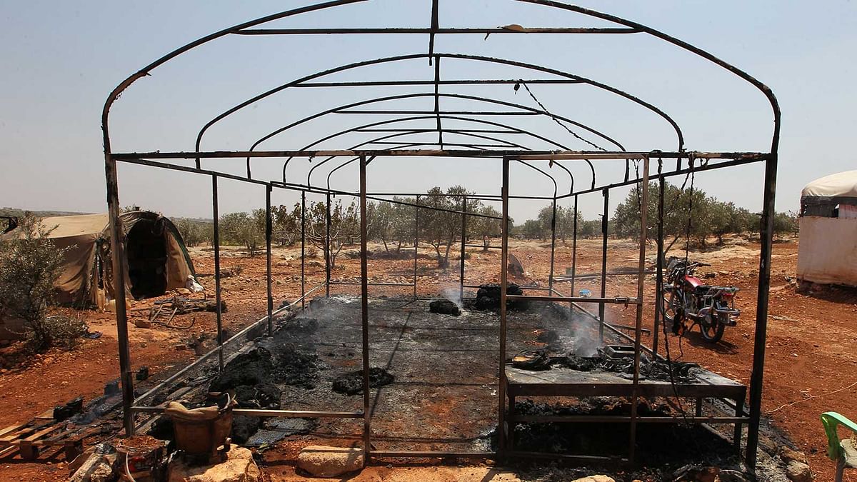 A burnt tent for displaced people is pictured after airstrikes on the outskirts of the rebel-held town of Atareb in Aleppo province, Syria August 4, 2016. Photo: Reuters