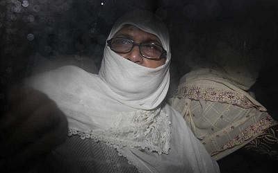 Mir Quasem Ali’s wife Khandaker Ayesha Khatun talking to journalists after meeting her husband. Photo: Prothom Alo