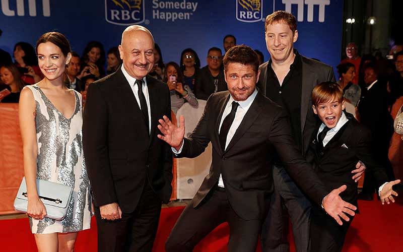 Munroe, Kher, Butler, and Jenkins, pose with director Williams, as they arrive on the red carpet for the film `The Headhunter’s Calling` during the Toronto International Film Festival in Toronto. Photo: Reuters