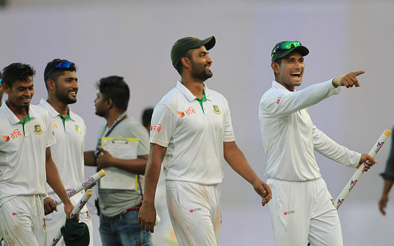 Mahmudullah (R) gestures after winning the second Test against England at the Sher-e-Bangla National Cricket Stadium in Dhaka on 30 October. Photo: Prothom Alo