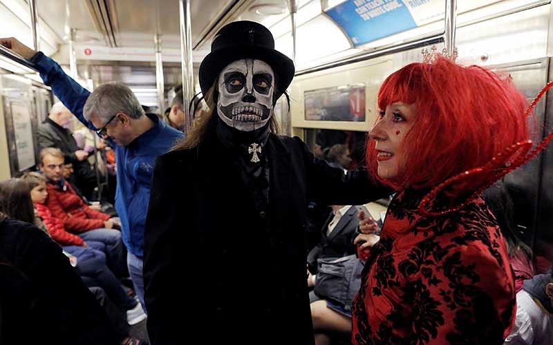 Simon Courtney and Lynne Thurmond ride the subway during Halloween in Manhattan, New York, US. Photo: Reuters