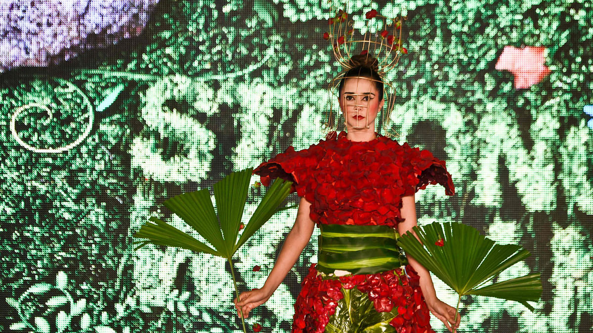 A model presents a creation during BioFashion Show, on November 19, 2016, in Cali, Valle del Cauca department, Colombia.