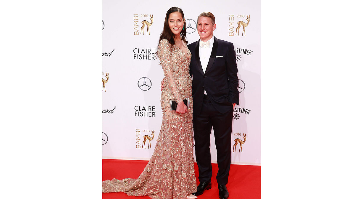 German football player Bastian Schweinsteiger and his wife Ana Ivanovic pose for photographers as they arrive at the Bambi awards on November 17, 2016 in Berlin. The Bambis are the main German media awards. Photo: AFP
