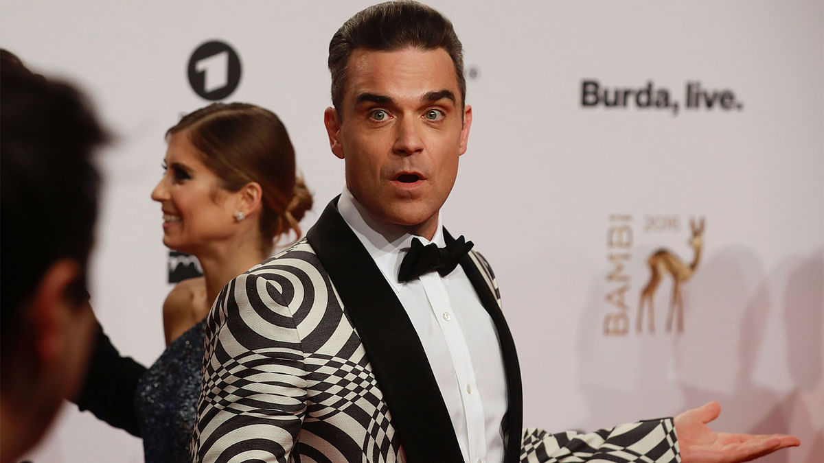 British singer Robbie Williams poses as he arrives at the Bambi awards on November 17, 2016 in Berlin. The Bambis are the main German media awards. Photo: AFP