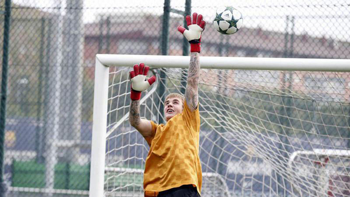Bieber plays as a goalie on the field. Photo: Twitter