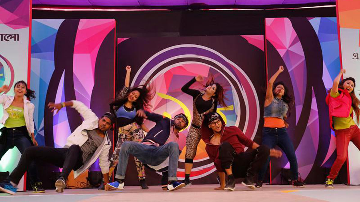 articipants engage in break dancing on stage. Photo: Hassan Reza