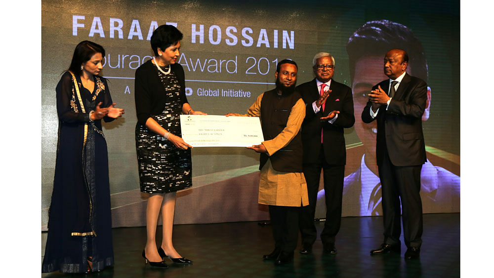 Chairman and CEO of Pepsico Global Indra K Nooyi hands over the cheque of the Faraaz Hossain Courage Award-2016 to Md Miraz Sardar. Photo: Zahidul Karim