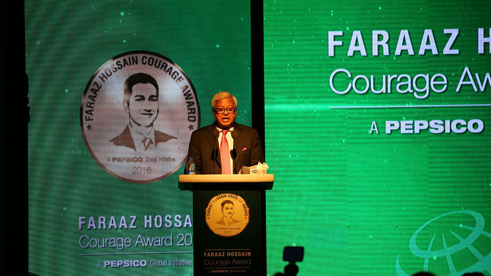 Convener of the jury board and Brac chairperson Sir Fazle Hasan Abed speaks at the Faraaz Hossain Courage Award 2016 giving ceremony. Photo: Zahidul Karim