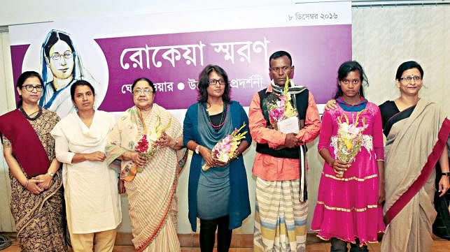Nahid Mahtab, Taslima Akhtar, Maleka Begum, Tanha Zafreen, Obaidul Mandal, Tasmina Aktar and Munira Morshed pose for photograph during the premier of ‘Horse Racer’ in Dhaka on Friday. Prothom Alo photo