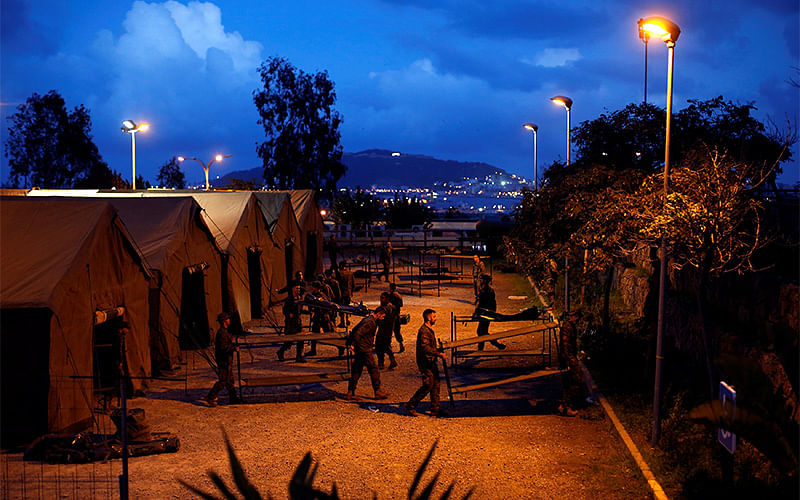 Spanish soldiers assemble support tents after African migrants crossed the border fence between Morocco and Spain`s north African enclave of Ceuta outside CETI, the short-stay immigrant centre in Ceuta, Spain, December 9, 2016. Photo:Reuters