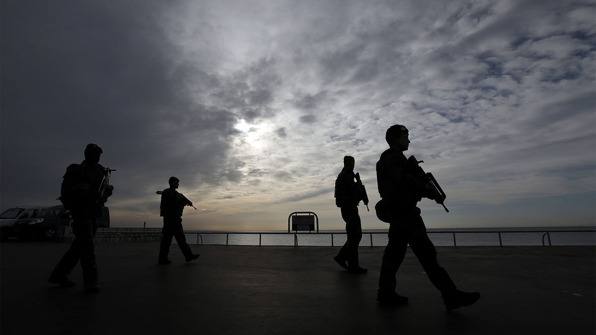 French soldiers patrol on the Promenade Des Anglais as part of the `Vigipirate` security plan in Nice, France, December 12, 2016. Photo: Reuters