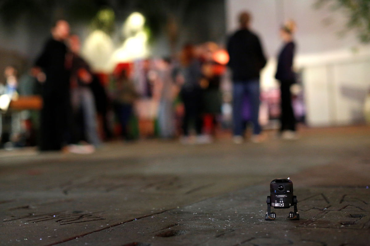 A C2-B5 toy is pictured on the ground while people wait for the first showing of `Rogue One: A Star Wars Story` in the forecourt of the TCL Chinese theatre in Hollywood, California. Photo: Reuters