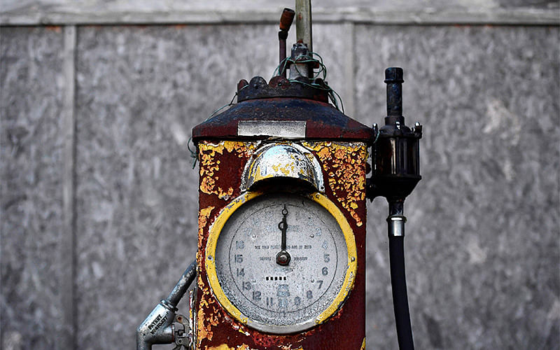 A rusting old petrol pump outside a long-closed rural village petrol station is seen on a minor road near Trowbridge, Britain, October 21, 2016. Photo: Reuters