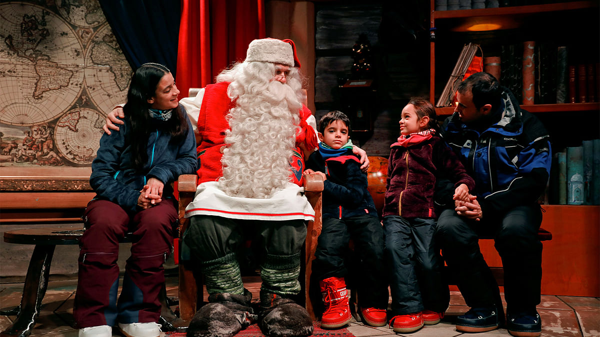 Santa Claus talks to the Caballero family from Itay at Santa Claus` Village in the Arctic Circle near Rovaniemi, Finalnd. Photo: Reuters