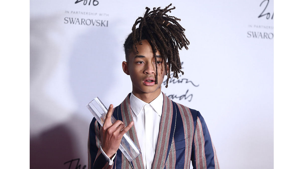 Jaden  Smith winner of the New Fashion Icons Award poses for photographers at the Fashion Awards 2016 in London, Britain December 5, 2016. Photo: Reuters