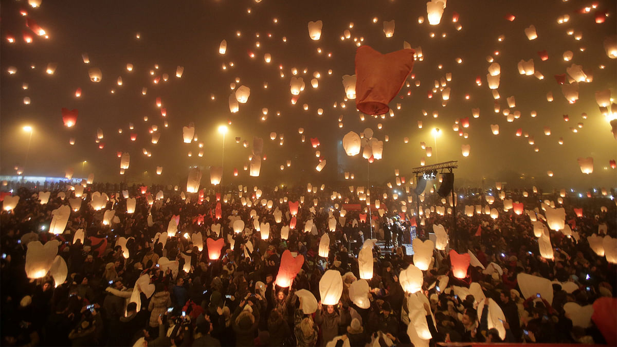 Participants release sky lanterns during the “Christmas light of wishes” event in Zagreb, Croatia, December 17, 2016. Reuters