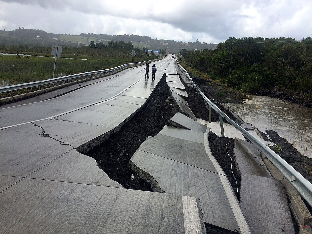 A damaged road is seen after a quake at Tarahuin, on Chiloe island, southern Chile. Photo: Reuters