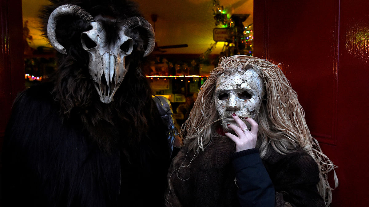 Costumed participants are seen during an Irish tradition of Hunting of the Wren festival held every St. Stephen`s Day in Dingle, Ireland, December 26, 2016. Photo: Reuters