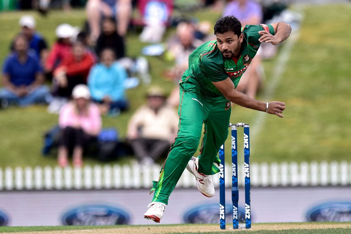 Bangladesh skipper Mashrafe Bin Mortaza bagged three wickets to help his team restrict New Zealand to 251. AFP