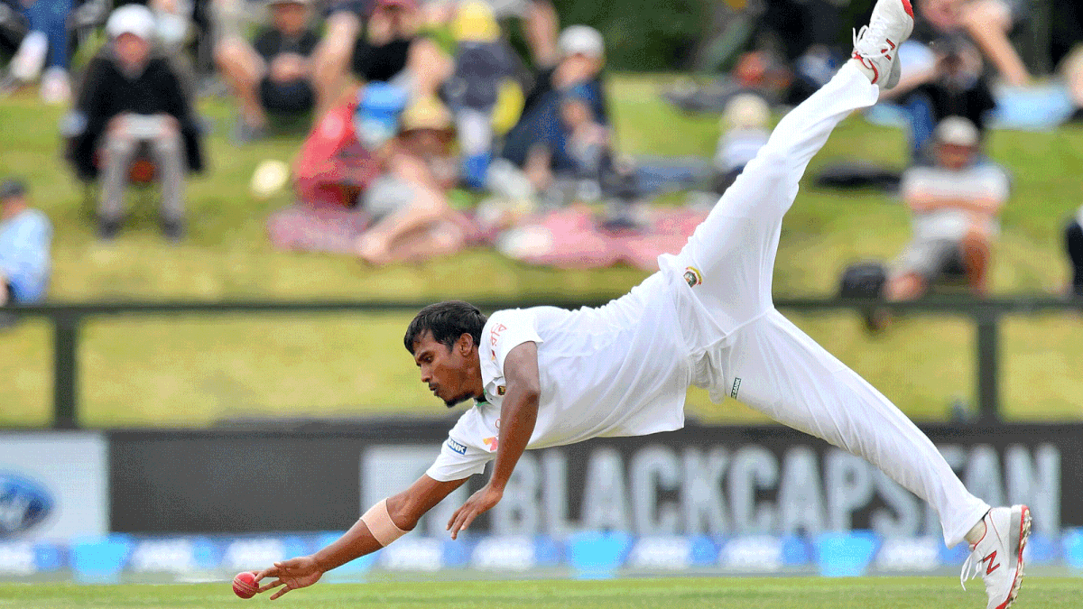 New Zealand`s Rubel Hossain attempts to catch New Zealand`s Ross Taylor during day Two of the second international Test cricket match between New Zealand and Bangladesh at Hagley Park Oval in Christchurch on January 21, 2017. AFP