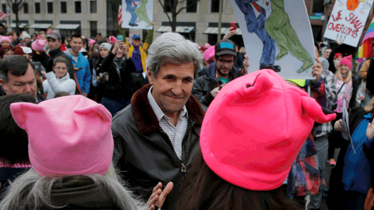 Former U.S. Secretary of State John Kerry walks to join the Women`s March on Washington, after the inauguration of U.S. President Donald Trump, in Washington, DC, U.S. January 21, 2017. Photo: Reuters