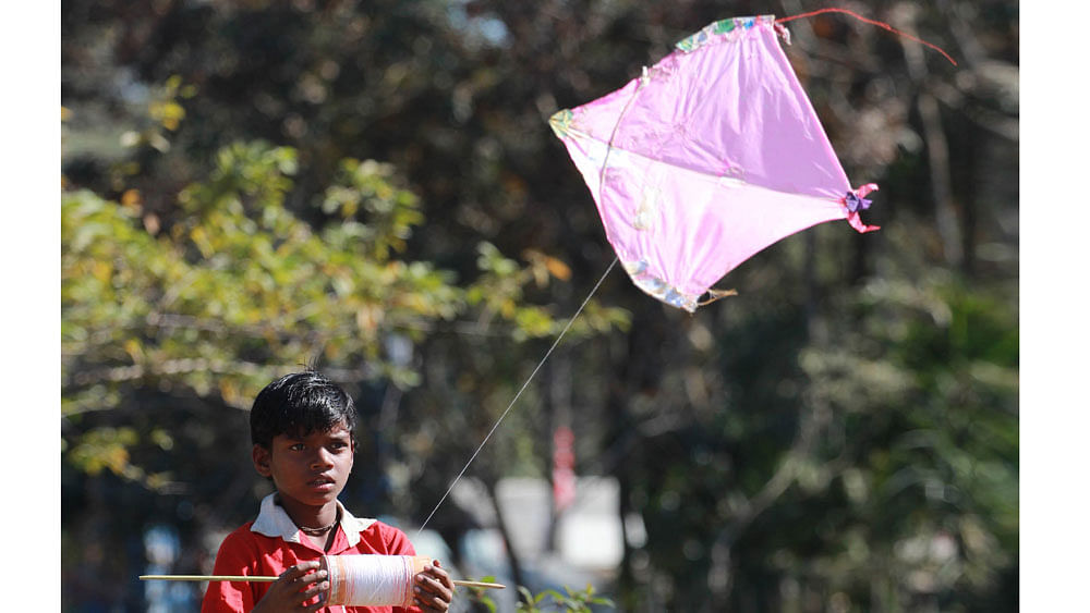 A boy tries to fly a kite. Photo: Prothom Alo