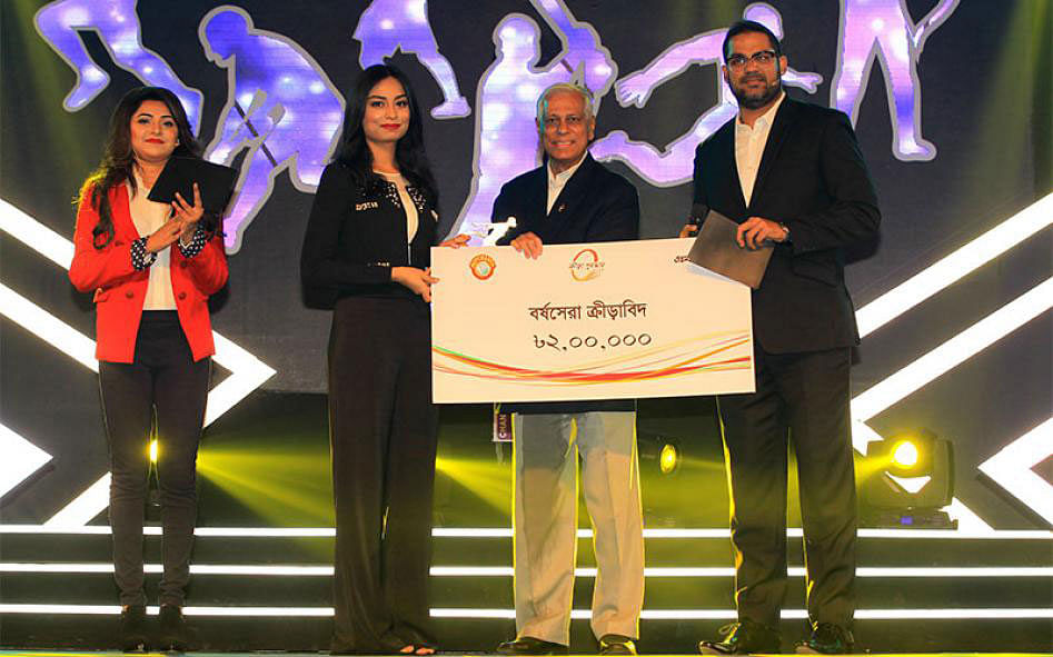 Cricketer Tamim Iqbal got the Player of the Year 2017 Award, his sister Urusa Khan took the award on behalf of him. Photo: Shamsul Huq