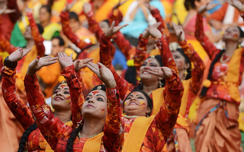 ndian students dance at an event to celebrate the Hindu festival of Holi in Kolkata on March 7, 2017. Holi, the popular Hindu spring festival of colours is observed in India at the end of the winter season on the last full moon of the lunar month, and will be celebrated on March 13 this year. Photo: AFP