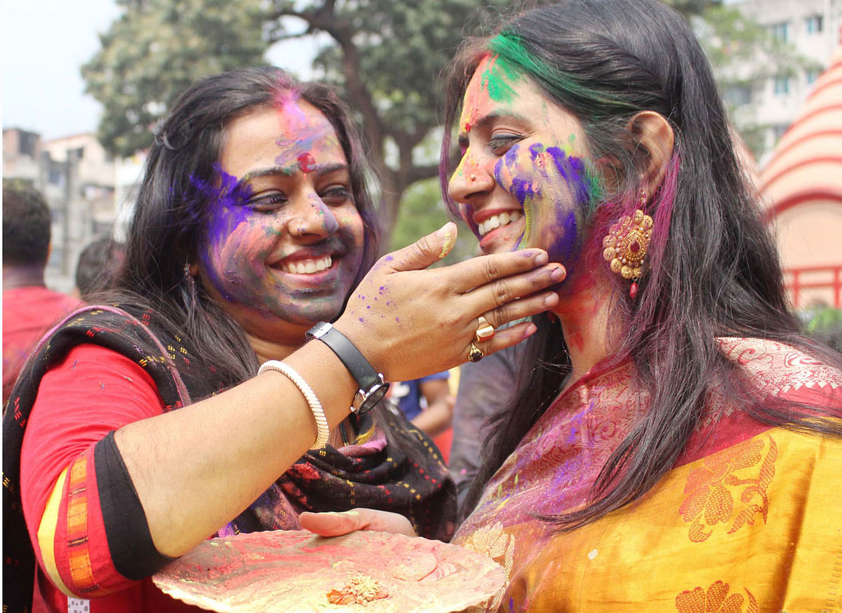 Revellers play with colours during Dol Purnima  celebrations at Dhakeshwari Temple. Photo: Focus Bangla