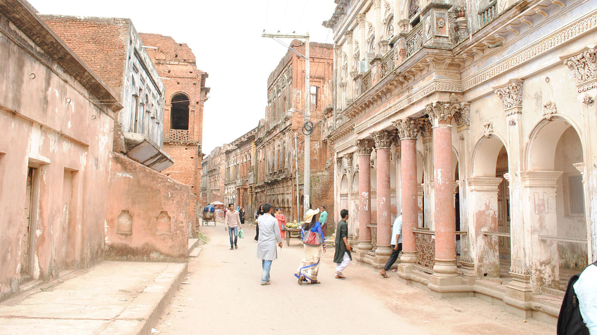 Travellers strolling around the ancient city Panam Nagar in Sonargaon. Photo: Imam Hossain