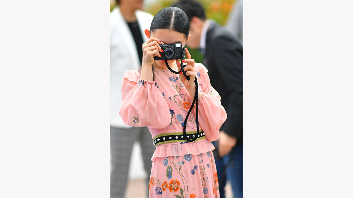 Japanese actress Hana Sugisaki takes a photo as she poses on May 18, 2017 during photocall for the film `Blade of the Immortal` (Mugen no Junin) at the 70th edition of the Cannes Film Festival in Cannes, southern France. Photo: AFP