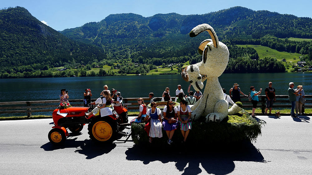 made of daffodil blossoms arrives for a parade during the daffodil festival (Narzissenfest) along Grundlsee lake in Grundlsee, Austria, May 28, 2017. Reuters