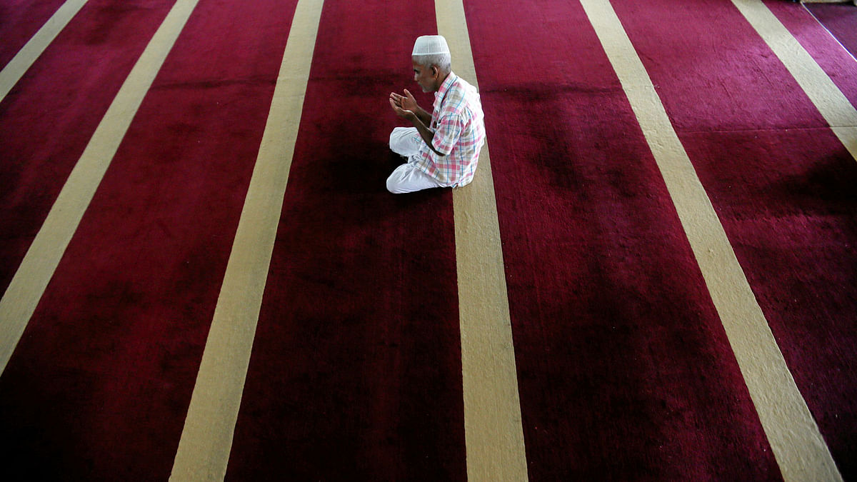 A Muslim man prays during the holy month of Ramadan at a mosque in Kalutara, Sri Lanka June 15, 2017. Reuters