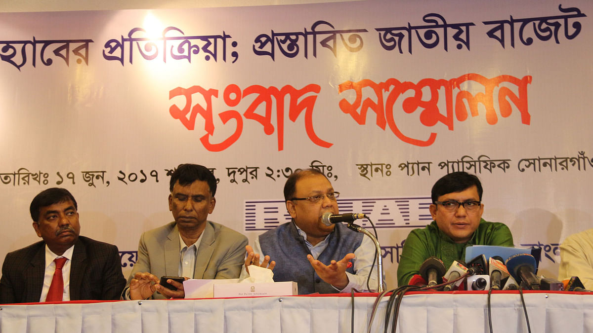 Real Estate and Housing Association of Bangladesh (REHAB) president Alamgir Shamsul Alamin speaks at a press conference at a hotel in the capital on Saturday. Photo: REHAB