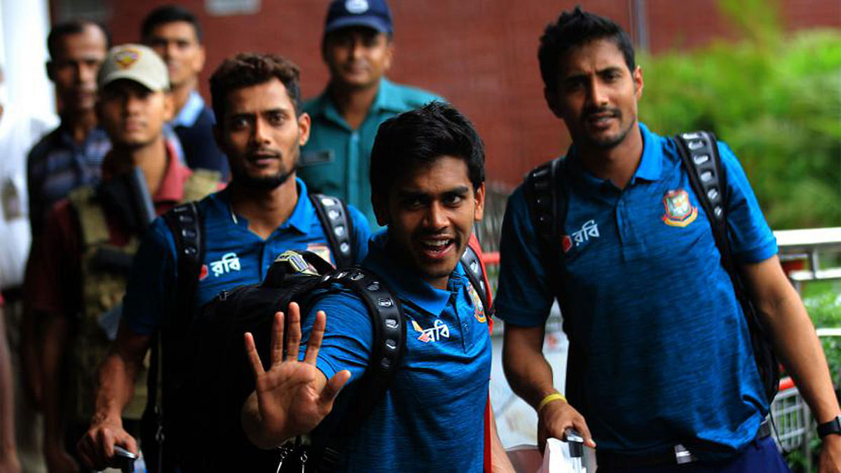 Mehedi Hasan Miraz with teammates. Photo: Shamsul Haque