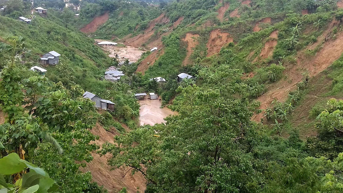 This general view shows dwellings under mud after a landslide in Rangamati on 13 June, 2017. Photo: AFP