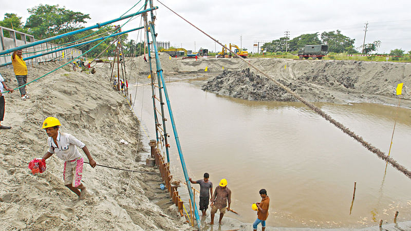 Canal excavation at Dumni of Purbachal 300 feet highway. Photo taken on Friday. Photo: Sajid Hossain