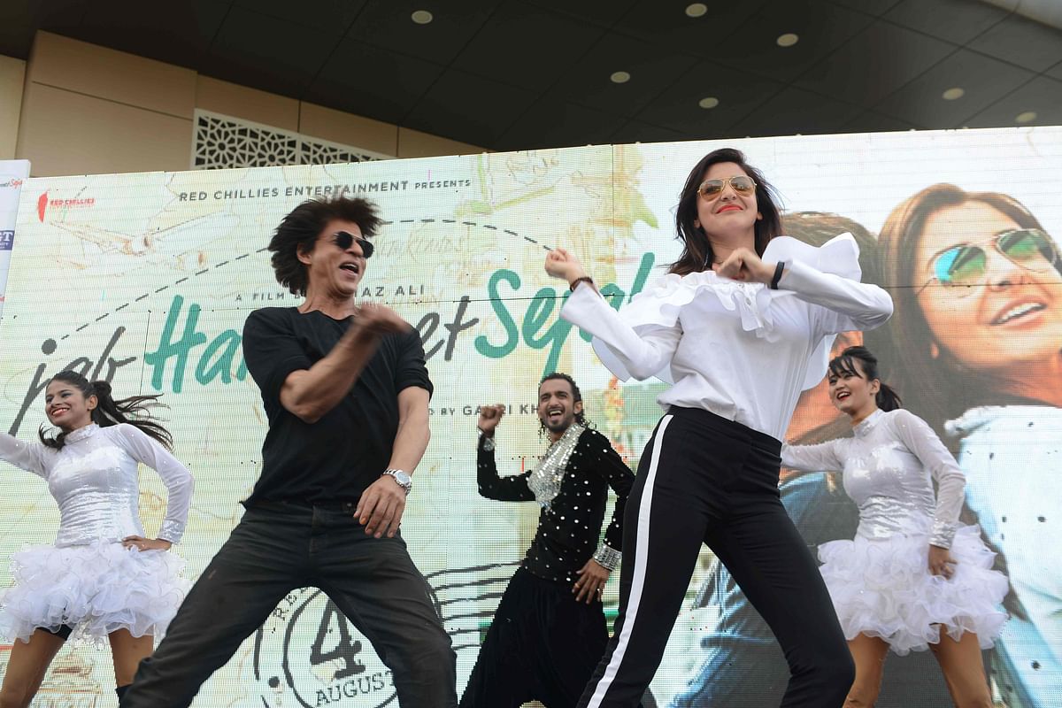 In this photograph taken 3 August, 2017 Indian Bollywood actors Shaharukh Khan (L) and Anushka Sharma dance during a promotional event for their upcoming film 'Jab Harry met Sejal' at SGT University in Gurugram. Photo: AFP